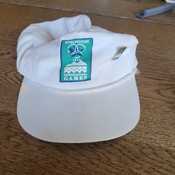 Vintage Burlington International Games 1992 (with pin) - Picture 2 of 4